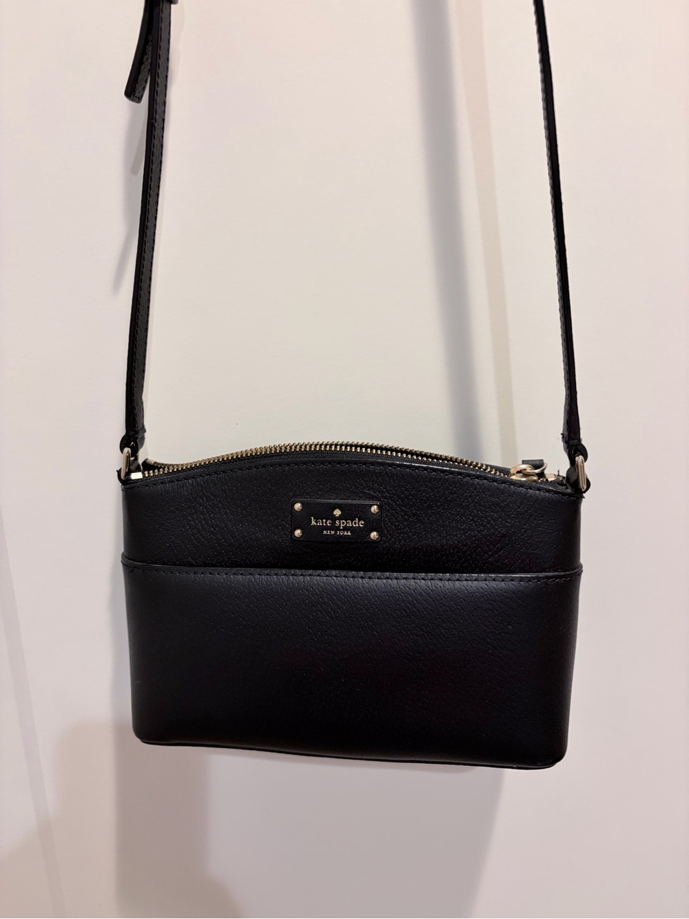 Kate Spade Black Pebbled Leather Crossbody with Gold Hardware. EUC